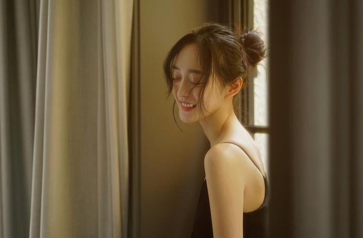 女人肢体语言中的亲密暗示