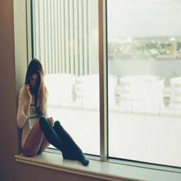 窥探与尊重：从领口偷看女同学的奶头的文化反思